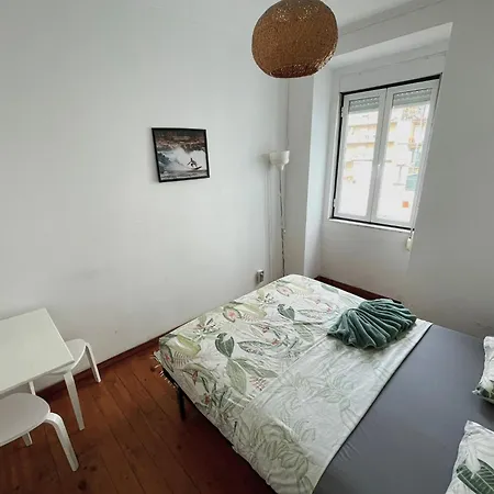 In Palmira Shared For Surf Lovers * リスボン