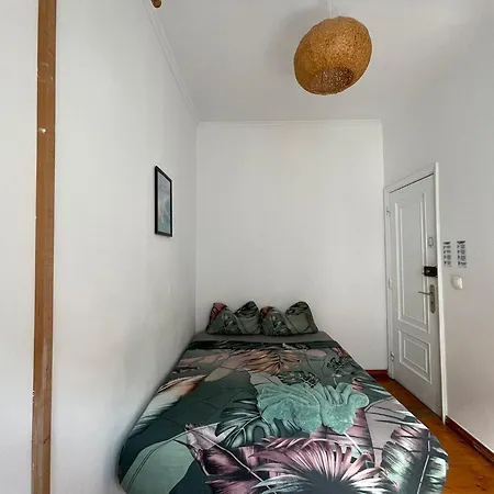 In Palmira Shared For Surf Lovers * リスボン