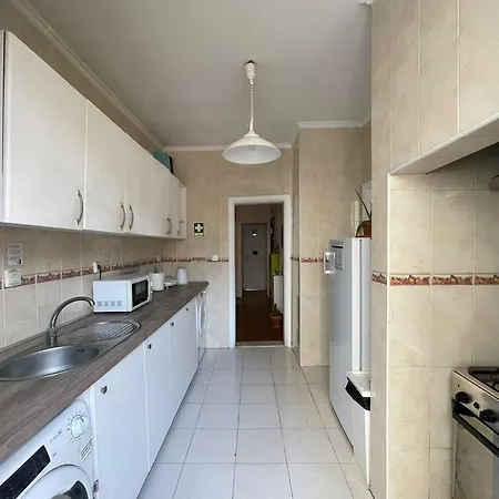 In Palmira Shared For Surf Lovers Лісабон