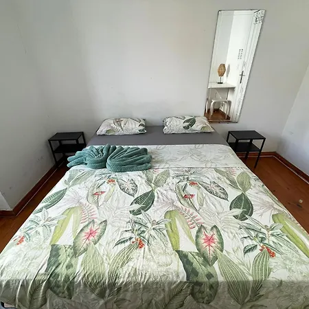 In Palmira Shared For Surf Lovers Лісабон